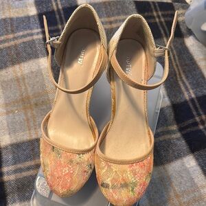 Apt. 9 Women's Floral Tan Heels